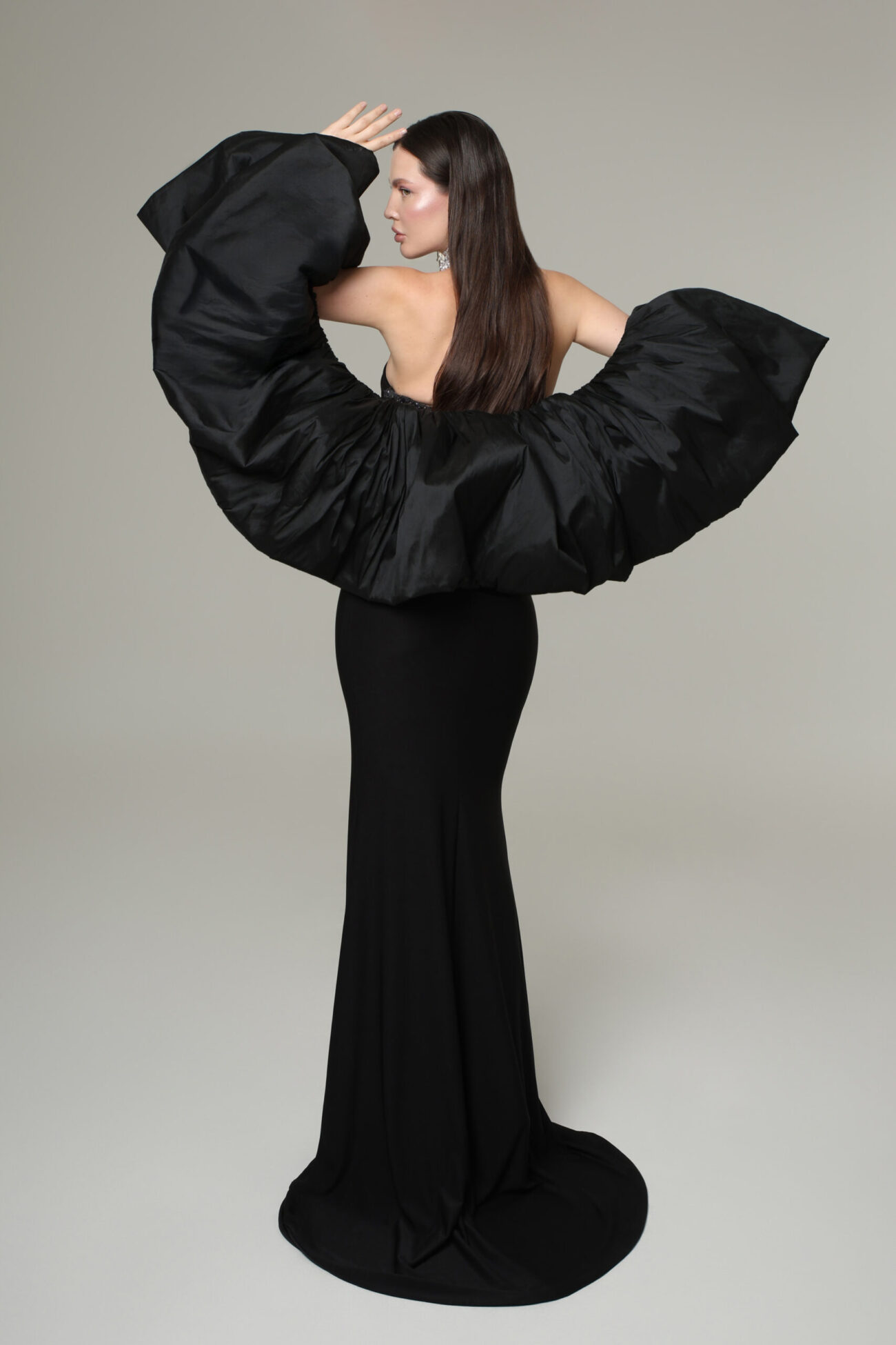 Editorial picture of Ôzé by THD dress Elara in black with cape