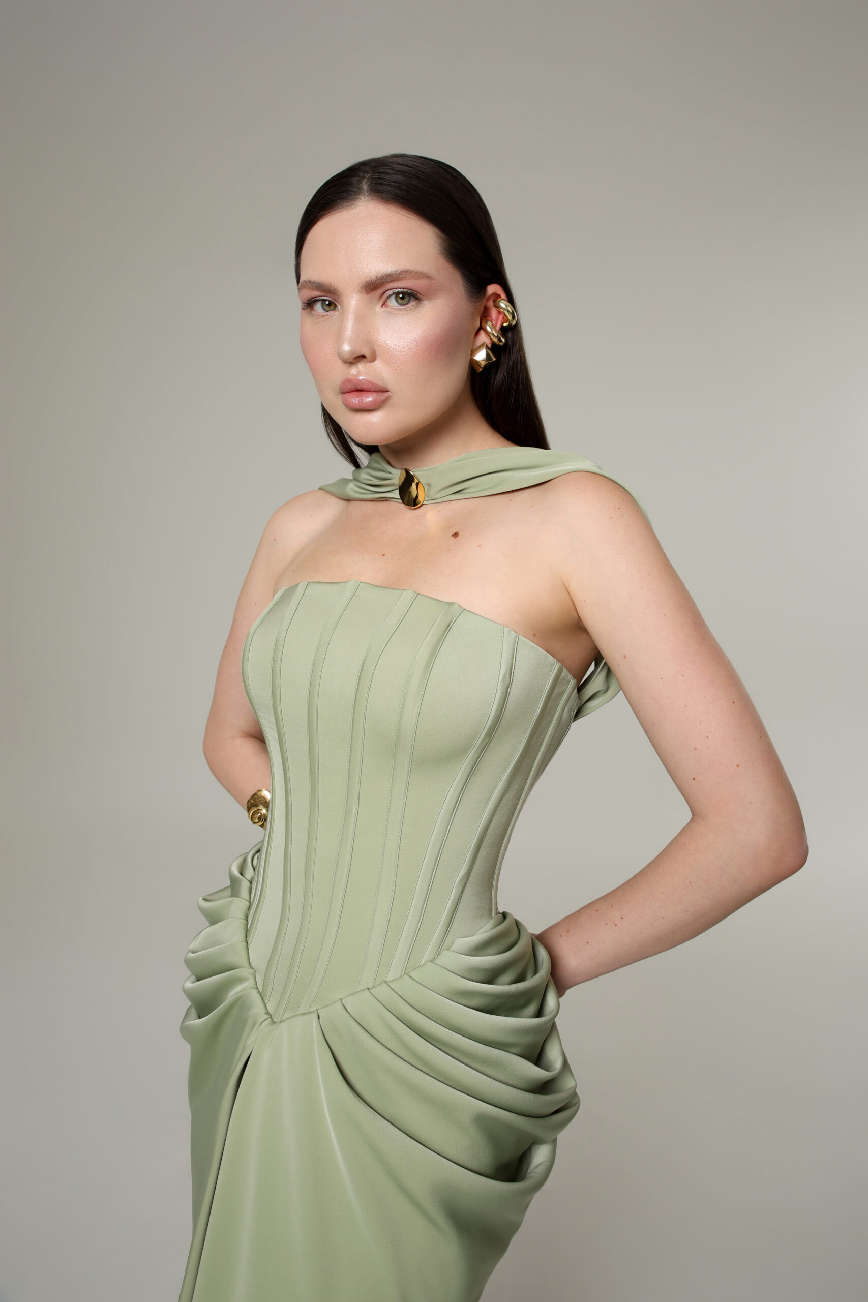 Front close-up picture of Ôzé by THD dress Ayana in Green
