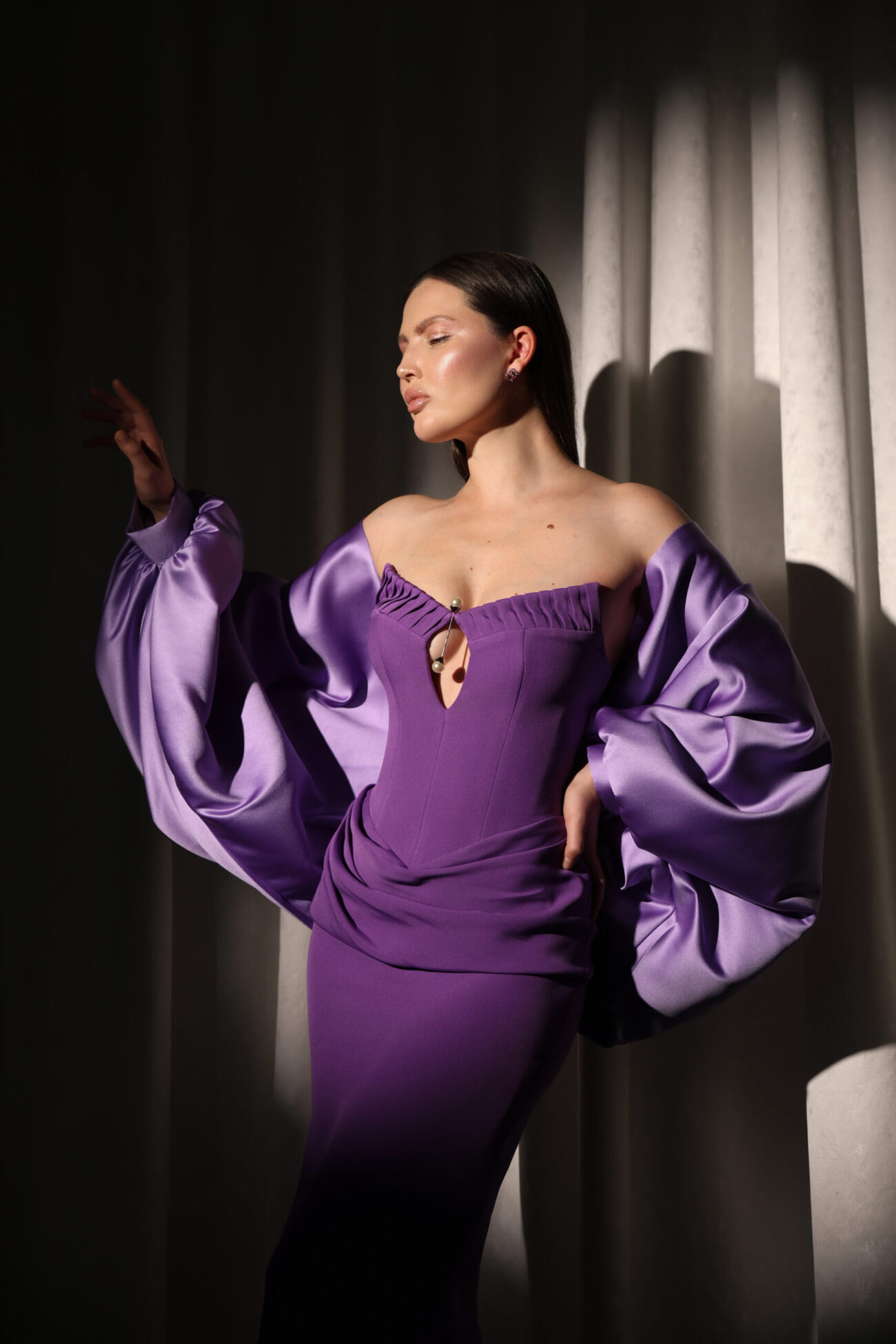 Editorial picture of Ôzé by THD dress Kaia in purple with cape shot 2